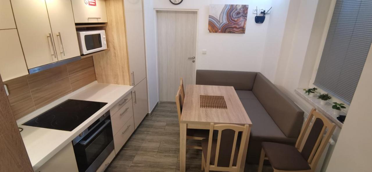 New Cosy Studio 卡罗维发利 外观 照片